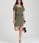 Destined to be your every-season go-to, this James Perse dress makes looking chic easy.