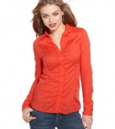 This lightweight button-front shirt from GUESS? looks great with your fave jeans and boots. Perfect for layering, too!