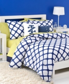 Complete your Trellis bed from Izod with this decorative pillow, featuring a pique knit with an appliqued Izod logo all in coordinating hues. Complete your Trellis bed from Izod with this decorative pillow, featuring a pique knit with an appliqued Izod logo all in coordinating hues.