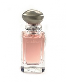 Laura Mercier Eau de Lune® offers a romantic floral scent using a signature blend of white flower petals blended with mandarin & subtle hints of violet & ylang-ylang. Top notes are composed of plumeria, rose & other fresh scents. Base notes consist of orris, amber & musk to complete a long lasting sensual fragrance.