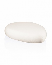 A circular sponge of easily washable long-wear rubicell for smooth, easy delivery of liquid and cream foundations. A circular sponge of easily washable long-wear rubicell for smooth, easy delivery of liquid and cream foundations.