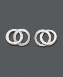 Eternally stylish in shapely design. Giani Bernini's chic interlocking circle stud earrings feature a polished sterling silver setting. Approximate diameter: 1/16 inch. Eternally stylish in shapely design. Giani Bernini's chic interlocking circle stud earrings feature a polished sterling silver setting. Approximate diameter: 1/16 inch.