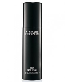 An ultra-fluid lotion formulated with special-effect silicones. Calms and soothes the skin, blots away excess oil, and evens out skin redness. Improves the laydown and application of foundation or powder. An ultra-fluid lotion formulated with special-effect silicones. Calms and soothes the skin, blots away excess oil, and evens out skin redness. Improves the laydown and application of foundation or powder.