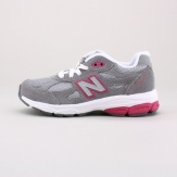 The classic 993 is updated in this latest NB running shoe for girls.  Featuring a lightweight & breathable mesh/suede leather upper, ABZORB® cushioning & a solid rubber outsole, this shoe is sure to become an instant classic.  Imported.