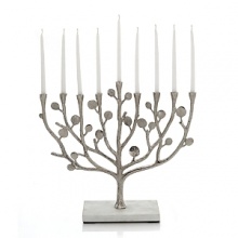 Nature-inspired, Michael Aram's Botanical Leaf collection calls to mind the leaves and twisting branches of eucalyptus and seagrape. Artfully designed, this unique menorah makes an eye-catching centerpiece during Hanukkah and beyond.