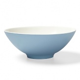 Serve a delicious dish for a beautiful presentation in this refreshingly simple bowl, perfect for your outdoor meals and backyard dinner parties.