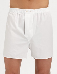 A simple solid lounge short for a true gentleman of style, shaped in lightweight, breathable cotton.Elastic waistbandAdjustable button-flyInseam, about 4CottonMachine washImported