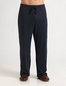 This luxurious lounge pant is shaped from super-soft organic cotton that is breathable, brushed and lightweight, setting the standard for premium comfort and versatility.Drawstring elastic waistSide slash, back patch pocketsInseam, about 32CottonMachine washImported