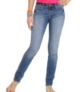 Five-pocket style and a perfectly faded medium wash make these skinny jeans from American Rag a style you'll turn to again and again!