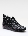 An open design crafted of molded rubber discs creates a bubble effect in a flat boot silhouette.Shaft, 5 Leg circumference, 13 Rubber upper Padded insole Rubber sole ImportedOUR FIT MODEL RECOMMENDS ordering true whole size; ½ sizes should order the next whole size up. 
