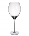 Elegance on a grand scale. This Allegorie Premium wine glass from Villeroy & Boch complements any table with a generously proportioned, thoroughly graceful silhouette for Bordeaux Grand Cru.