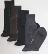 With an ultra-soft touch and easy stretch, these luxury microfiber socks from Perry Ellis were made for the guy who holds his look to high standards right down to his toes.