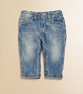 An essential pair of stone-washed, five-pocket jeans with whiskering and fading in a classic silhouette.Front snap closureAdjustable waistband with belt loopsZip flyFive-pocket style69% cotton/29% polyester/2% spandexMachine washImported