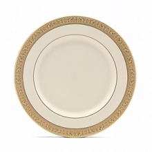 An exquisite gold inlay makes this pattern sophisticated enough for an elegant banquet and inviting enough for a romantic soiree.