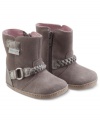 Her feet may be small but her style is big, these adorable warm booties by Robeez offer a comfortable fit and a contemporary look she'll love.