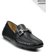 The Parigi loafer finishes your look with sophistication. It features a moc toe and a gancini bit at the tongue.