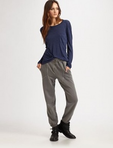 Soft, cotton-rich style with an elastic waistband and the edgy details you crave. Elastic waistbandFront zipperSlash pocketsFitted cuffs75% cotton/25% polyesterMachine washImported Soft, cotton-rich style with an elastic waistband and the edgy details you crave. Elastic waistbandFront zipperSlash pocketsFitted cuffs75% cotton/25% polyesterMachine washImported