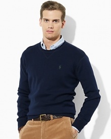 The classic long-sleeved sweater is designed from comfortable combed cotton and has a crew neckline for a casual look and feel. The classic long-sleeved sweater is designed from comfortable combed cotton and has a crew neckline for a casual look and feel.