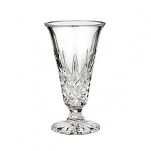 Classic crystal cuts exude refinement in Waterford Crystal's Araglin vase. Elegant and timeless, it is the embodiment of multifaceted style.