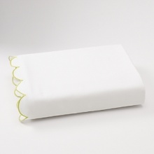 Solid jacquard with a scalloped hem detail. Fitted sheets have a 18 pocket with elastic all around to fit most mattresses.