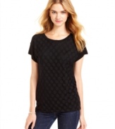 Got dots? Tommy Girl's short sleeve high-low tee features a polka-dot print for an extra shot of charm.