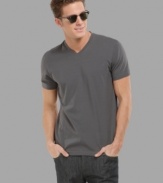 Too cool to care. When paired with your favorite jeans, this V-neck T shirt from Alfani Red exudes carefree style.