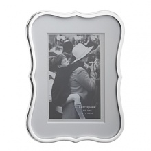 Classic and elegant, this frame is perfect for displaying your favorite photos with style and grace.