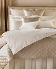 The subtle texture of crisp cotton pique is tailored into a smart box pleated bedskirt to add a touch of bespoke elegance to your Barbara Barry bed. The subtle texture of crisp cotton pique is tailored into a smart box pleated bedskirt to add a touch of bespoke elegance to your Barbara Barry bed.