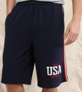 Challenge on the court or cruise around off it in style with these athletic shorts from Tommy Hilfiger.