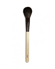 An expertly tapered brush designed for contouring or all-over cheek shading. Made of luxuriously soft goat hair. An expertly tapered brush designed for contouring or all-over cheek shading. Made of luxuriously soft goat hair.