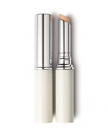 The concealer stick camouflages imperfections, emphasizing a brighter, younger and more refreshed look. The concealer stick camouflages imperfections, emphasizing a brighter, younger and more refreshed look.