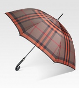 Donning an iconic solid-to-check design, there's no reason to sacrifice style because of a little rain.Automatic openOpen diameter, about 38Folded length, about 12PolyesterImported