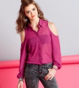 Flaunt your trend-forward style in this killer top from Ali & Kris! Features shoulder cutouts and the season's must-have sheer chiffon design.
