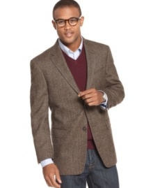 With a sophisticated, studious style, this blazer from Tommy Hilfiger is all aces in your wardrobe.