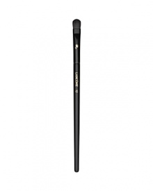 This versatile, natural-bristled brush is the ideal partner to all Lancôme eye shadows. It easily applies shadow for precise shade placement or quickly and evenly sweeps shadow across eyelid for a flawless, professional look.