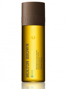 Designed for those times (and we all have them), when the skin looks neglected, dull, rough, listless and out of condition. Get an antidote. This shower oil is packed with Ardèche ambrusca grape-leaf and will leave you feeling deep cleansed, softened, toned, polished and re-invigorated. 6.6 oz. Designed for those times (and we all have them), when the skin looks neglected, dull, rough, listless and out of condition. Get an antidote. This shower oil is packed with Ardèche ambrusca grape-leaf and will leave you feeling deep cleansed, softened, toned, polished and re-invigorated. 6.6 oz.