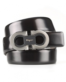 A handsome belt with a double Gancini logo makes a strong contribution to your professional wardrobe.