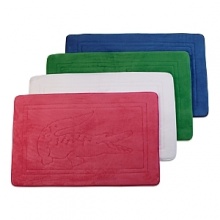 An absorbent, quick-dry fleece and memory foam rug that conforms to the contours of your foot, stamped with the signature crocodile logo. An absorbent, quick-dry fleece and memory foam rug that conforms to the contours of your foot, stamped with the signature crocodile logo.