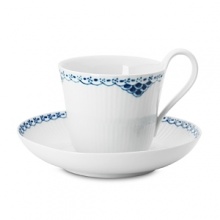 The beautiful lace borders encircling every items of the Princess dinnerware series are decorated with mussels, revealing a close relationship with the fluted services. Both the actual pieces and the hand-painted pattern of this distinctive collection were designed by Arnold Krog in the 1880, when he was artistic director of Royal Copenhagen Porcelain Manufactory. This series, however, was not actually produced for practically another hundred years in 1978.