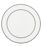 Leave it to kate spade to improve upon the classic sophistication of black and white. Dinner plates with a concentric pattern featuring the timeless pairing lend your tabletop easy elegance.