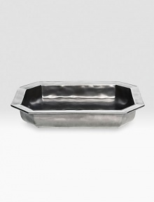 A unique mottling technique lends a hand-thumbed, hammered design to a beautiful metallic pewter baker with the look of an old-world favorite. 3½-quart capacity 10W X 15L Dishwasher, oven and freezer safe Imported