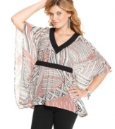 Jessica Simpson pairs a bold abstract print with poncho design on a top that adds optimal style to your day look!