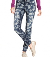 An explosion of flowers decorate these five-pocket skinny jeans from Rewash! Further your trend-right look with any of the season's oxford-style flats!