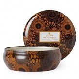 Voluspa's exquisite Baltic Amber collection blends buttery amber with sandalwood and vanilla orchid for an exceptional fragrance that scents your home with exotic elegance.