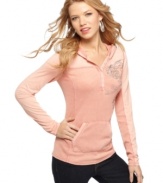 Take it easy in this beaded hoodie from Guess? – a comfy yet stylish addition to your weekend wardrobe!