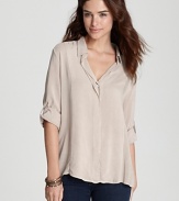 This softly hued James Perse shirt brings undone elegance to every look.