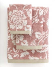 Sweet serenity. Offering a romantic and elegant composition for your bath space, this Aquarelle washcloth features pretty blooms in soft pastel hues. Sweet serenity. Offering a romantic and elegant composition for your bath space, this Aquarelle washcloth features pretty blooms in soft pastel hues.