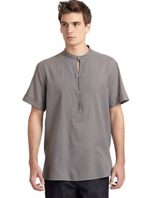 THE LOOKBanded collarFront button placket with keyhole detailsShort cuffed sleeves Seam detailsSide ventsTHE MATERIALCottonCARE & ORIGINMachine washMade in Italy