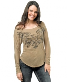 Casual, all-American style makes this printed, boat neck top from Silver Jeans an awesome addition to your closet. Casual, all-American style makes this printed, boat neck top from Silver Jeans an awesome addition to your closet.