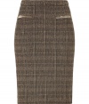 Perfect for winter office wardrobes, Etros elegant wool-blend skirt is a timeless classic must - Silk piped pockets, concealed back zip, kick pleat - Feminine cut, classic pencil silhouette, falls to the knee - Perfect with a blouse and heels or ankle boots